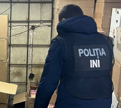 Tigari si alcool contrafacut, in valoare de peste un milion de lei, gasite in nordul tarii. Schema prin care actiona un grup de persoane: marfa ar avea termenul expirat - VIDEO