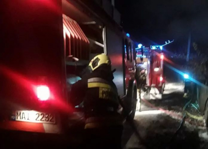 O casa a luat foc, la Singerei. Trei echipaje de pompieri au intervenit. Precizarile IGSU - VIDEO O casa a luat foc, la Singerei. Trei echipaje de pompieri au intervenit. Precizarile IGSU - VIDEO