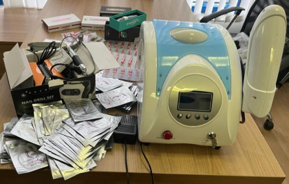 Frumusetea cere sacrificii. Ce au gasit vamesii in masina unei femei care intra in Moldova