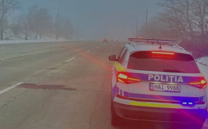 Atentie, soferi. Se circula in conditii de ceata, iar drumul este lunecos. Avertizarile politiei