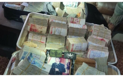 Fortele israeliene au gasit doua valize cu peste 1,25 milioane de euro in casa unui oficial de rang inalt al Hamas