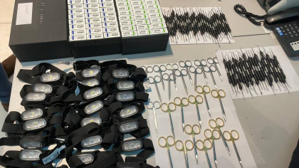 „A uitat” sa le declare la vama. Ce a gasit Politia de Frontiera in bagajele unui barbat care urma sa zboare la Bucuresti - GALERIE FOTO