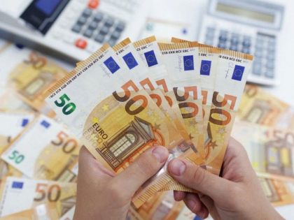 Curs valutar BNM pentru 20 decembrie. Cat costa astazi un euro si un dolar - FOTO
