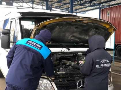 Un microbuz furat din Italia - depistat la punctul de trecere a frontierei Cahul. Ce a incercat sa faca soferul