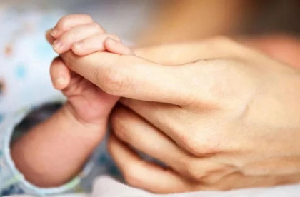 Indemnizatia unica la nasterea copilului va creste de la 10 900 de lei pana la 20 de mii de lei. Hotararea - aprobata de Guvern /DOC