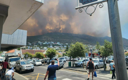 Doua incendii fac ravagii in plin sezon turistic in Africa de Sud. Mii de turisti straini sunt asteptati in zona
Doua incendii fac ravagii in plin sezon turistic in Africa de Sud. Mii de turisti straini sunt asteptati in zona