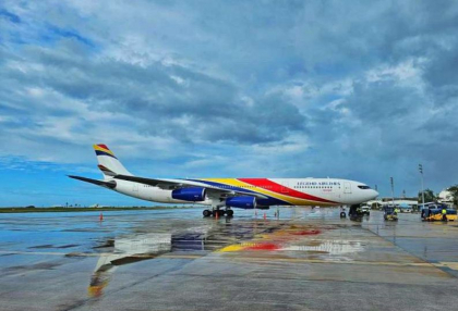 Un avion al companiei romanesti Legend Airlines, suspectat de trafic de persoane, a fost retinut la sol in Franta

