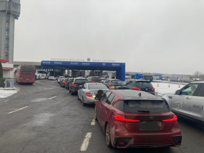 A inceput perioada concediilor? Trafic intens la iesirea din tara. Punctele de trecere a frontierei pe care calatorii ar fi bine sa le evite - FOTO A inceput perioada concediilor? Trafic intens la iesirea din tara. Punctele de trecere a frontierei pe care calatorii ar fi bine sa le evite - FOTO