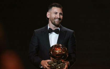 Lionel Messi i-a facut un cadou special sefului armatei ucrainene, Valeri Zalujnii. Ce a primit de la fotbalist - FOTO
Lionel Messi i-a facut un cadou special sefului armatei ucrainene, Valeri Zalujnii. Ce a primit de la fotbalist - FOTO