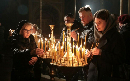 Ucrainenii sarbatoresc pentru prima oara in istoria lor moderna Craciunul pe 25 decembrie. „Ne rugam pentru victorie”