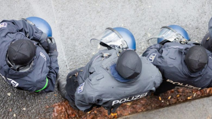 Mii de politisti vor fi mobilizati de Anul Nou in Berlin. „Este cea mai mare operatiune din ultimele decenii” Mii de politisti vor fi mobilizati de Anul Nou in Berlin. „Este cea mai mare operatiune din ultimele decenii”