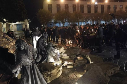 Betleemul marcheaza Craciunul cu o scena a Nasterii lui Iisus printre moloz si sarma ghimpata in solidaritate cu oamenii din Gaza - VIDEO Betleemul marcheaza Craciunul cu o scena a Nasterii lui Iisus printre moloz si sarma ghimpata in solidaritate cu oamenii din Gaza - VIDEO
