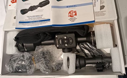 O luneta si un monoclu termal transportate ilegal, descoperite intr-un bagaj la aeroport. Un barbat de 35 de ani, supus controlului - FOTO O luneta si un monoclu termal transportate ilegal, descoperite intr-un bagaj la aeroport. Un barbat de 35 de ani, supus controlului - FOTO