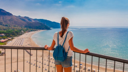 Amenzi pentru selfie-uri si fara prosoape pe plaja. Cele mai bizare masuri luate de tarile din Europa impotriva turistilor, in 2023