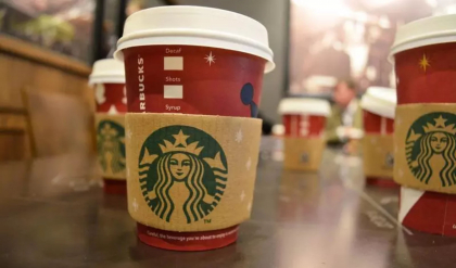 Prezentatoare TV, concediata in Turcia pentru ca a pus un pahar Starbucks pe birou - VIDEO