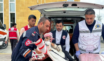 Un paramedic palestinian din Gaza povesteste cum ii trateaza armata israeliana pe colegii sai: „Am fost umiliti cu totii, dezbracati, batuti” - VIDEO