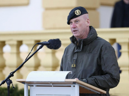 Comandantul sef al armatei olandeze isi avertizeaza tara sa se pregateasca de un razboi cu Rusia
