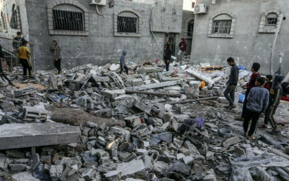 Moment emotionant surprins in Gaza. O fetita a fost scoasa in viata de sub ruine, dupa un atac israelian - VIDEO
