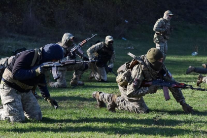 Vor fi adusi barbatii ucraineni din strainatate sau femeile vor fi trimise pe front? Un fost oficial militar de la Kiev explica ce prevede noua mobilizare anuntata de Zelenski
