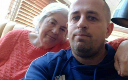 Si-a cautat mama biologica timp de 41 de ani, dar a gasit-o moarta in baie. „Speram doar sa nu fie ea”
Si-a cautat mama biologica timp de 41 de ani, dar a gasit-o moarta in baie. „Speram doar sa nu fie ea”