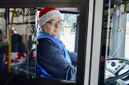 Orarul de circulatie al mai multor rute de transport public a fost extins pentru noaptea de Revelion. Pana la ce ora vor circula unele troleibuze si autobuze