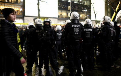 Test de securitate in noaptea de Anul Nou. Peste 200 de persoane au fost arestate
Test de securitate in noaptea de Anul Nou. Peste 200 de persoane au fost arestate
