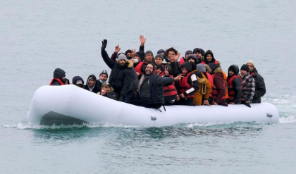 Marea Britanie: Peste 30.000 de migranti au venit ilegal in 2023 traversand Canalul Manecii