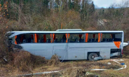 Accident grav in Bulgaria. Un autocar cu turisti, condus de un roman, s-a ciocnit cu un camion turcesc - FOTO Accident grav in Bulgaria. Un autocar cu turisti, condus de un roman, s-a ciocnit cu un camion turcesc - FOTO