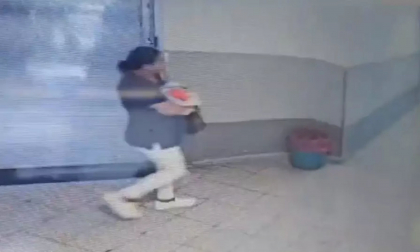 Nou-nascut rapit din spital de o femeie deghizata in asistenta, care i-a spus mamei ca-l duce la tratament, apoi l-a vandut unui cuplu, in Salvador - VIDEO Nou-nascut rapit din spital de o femeie deghizata in asistenta, care i-a spus mamei ca-l duce la tratament, apoi l-a vandut unui cuplu, in Salvador - VIDEO