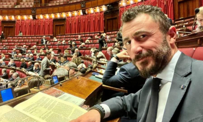 Scandal in Italia, dupa ce un deputat s-a laudat cu un pistol care s-a descarcat si a ranit un barbat de Revelion