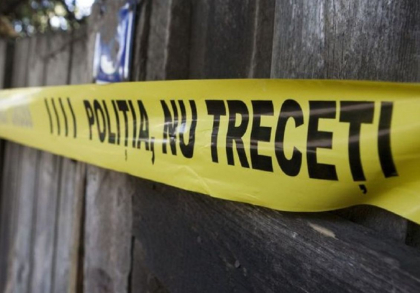 Un barbat, gasit mort in propria locuinta, la Stefan Voda: ar fi fost ucis de un consatean. Suspectul, retinut pentru 72 de ore Un barbat, gasit mort in propria locuinta, la Stefan Voda: ar fi fost ucis de un consatean. Suspectul, retinut pentru 72 de ore