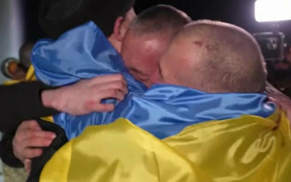 Moscova si Kievul au efectuat cel mai mare schimb de prizonieri. Sute de civili si de militari au fost eliberati Moscova si Kievul au efectuat cel mai mare schimb de prizonieri. Sute de civili si de militari au fost eliberati