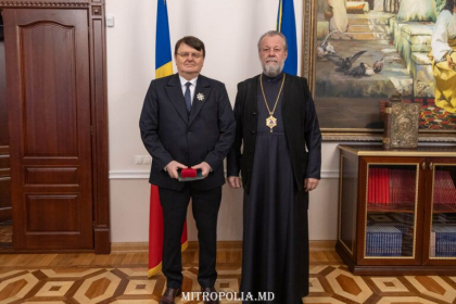 Seful catedrei de Neurochirurgie de la USMF „Nicolae Testimitanu” - decorat cu Ordinul „Meritul Bisericesc” de gradul II Seful catedrei de Neurochirurgie de la USMF „Nicolae Testimitanu” - decorat cu Ordinul „Meritul Bisericesc” de gradul II