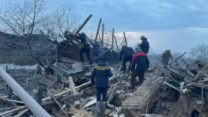 Cel putin 11 oameni, inclusiv 5 copii, au fost ucisi dupa un bombardament rusesc cu S-300 in estul Ucrainei
