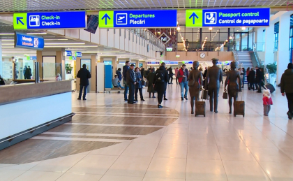 Descoperire periculoasa la Aeroport. Ce au gasit politistii de frontiera in bagajul unui israelian care voia sa parareasca Moldova - FOTO