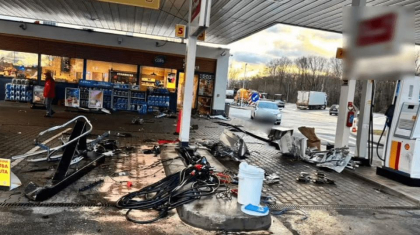 Momentul in care un sofer bulgar intra cu viteza intr-o benzinarie, in Slovacia: „Pagubele sunt de cel putin 200.000 de euro” - VIDEO Momentul in care un sofer bulgar intra cu viteza intr-o benzinarie, in Slovacia: „Pagubele sunt de cel putin 200.000 de euro” - VIDEO