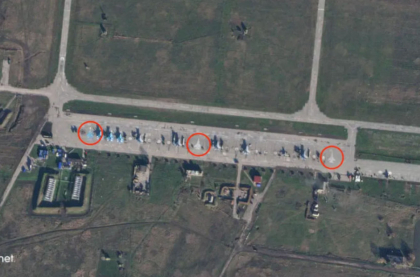 Rusia a desenat avioane de lupta false pe aerodromuri ca sa pacaleasca Ucraina. Expertii explica tactica si avantajele ei Rusia a desenat avioane de lupta false pe aerodromuri ca sa pacaleasca Ucraina. Expertii explica tactica si avantajele ei
