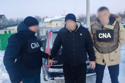 1000 de euro pentru un permis de conducere. Un fost instructor auto din Hincesti, retinut pentru 72 de ore - FOTO 1000 de euro pentru un permis de conducere. Un fost instructor auto din Hincesti, retinut pentru 72 de ore - FOTO