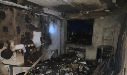Incendiu devastator intr-un bloc din capitala: 19 persoane, printre care cinci copii au fost evacuati - FOTO Incendiu devastator intr-un bloc din capitala: 19 persoane, printre care cinci copii au fost evacuati - FOTO