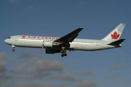 Incident bizar intr-un Boeing 777. Un pasager s-a imbarcat „normal”, apoi a deschis o usa si a cazut din avion Incident bizar intr-un Boeing 777. Un pasager s-a imbarcat „normal”, apoi a deschis o usa si a cazut din avion