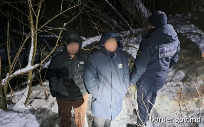 Au incercat sa ajunga ilegal din Moldova in Romania. Doi cetateni din Nepal, retinuti in apropiere de raul Prut - FOTO 
