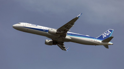 Un avion Boeing 737-800 a aterizat de urgenta in Japonia dupa ce una dintre ferestre a crapat in zbor Un avion Boeing 737-800 a aterizat de urgenta in Japonia dupa ce una dintre ferestre a crapat in zbor