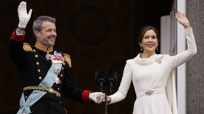Regele Danemarcei Frederik al X-lea a urcat pe tron. Mii de oameni s-au bucurat in fata Palatului Christiansborg - GALERIE FOTO Regele Danemarcei Frederik al X-lea a urcat pe tron. Mii de oameni s-au bucurat in fata Palatului Christiansborg - GALERIE FOTO