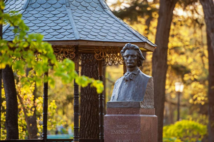 174 de ani de la nasterea lui Eminescu. Astazi sarbatorim Ziua Culturii Nationale 174 de ani de la nasterea lui Eminescu. Astazi sarbatorim Ziua Culturii Nationale