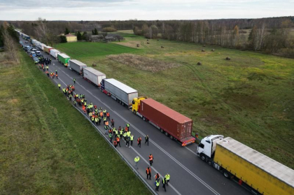 Victorie majora pentru Ucraina: Camionagii polonezi opresc blocarea punctelor de trecere a frontierei dupa ce au ajuns la un acord cu guvernul