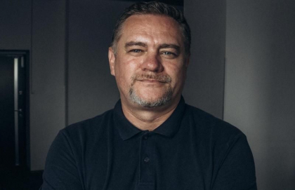 „Tradatorule!”. Un jurnalist ucrainean care l-a criticat pe Zelenski spune ca indivizi necunoscuti au incercat sa-i ia cu asalt locuinta „Tradatorule!”. Un jurnalist ucrainean care l-a criticat pe Zelenski spune ca indivizi necunoscuti au incercat sa-i ia cu asalt locuinta