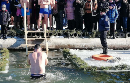 „Scaldatul se permite doar in locuri special amenajate, dotate cu scari de lemn si doar sub supravegherea specialistilor.” IGSU vine cu recomandari in ajun de Boboteaza