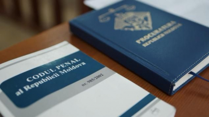 Furt pe Facebook. Doi tineri, condamnati la 4 ani de inchisoare, dupa ce au mintit online mai multe persoane si au furat bani de pe carduri. Schema prin care actionau
