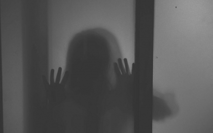 Un copil de noua ani a trait singur doi ani dupa ce mama sa l-a abandonat si s-a mutat cu iubitul ei. Cum a supravietuit Un copil de noua ani a trait singur doi ani dupa ce mama sa l-a abandonat si s-a mutat cu iubitul ei. Cum a supravietuit