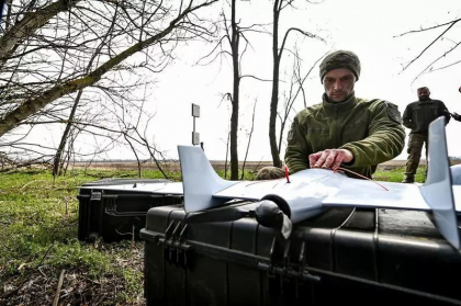 Volodimir Zelenski le-a promis militarilor sai un milion de drone, dar cei aflati in prima linie vad tot mai multe probleme cu ele Volodimir Zelenski le-a promis militarilor sai un milion de drone, dar cei aflati in prima linie vad tot mai multe probleme cu ele